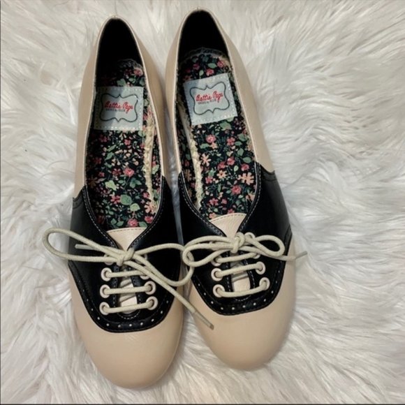 ModCloth Study Buddies Oxford Flat in Black &Cream - Picture 5 of 8